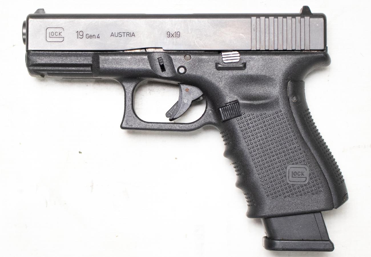 GLOCK 19 Gen4 9mm Police Trade-In Semi-Auto Pistol with 17-Round Magazine